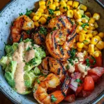 Gegrillte Garnelen Bowl mit Avocado Mais-Salsa & Cremiger Sauce