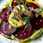 Rote Bete Carpaccio auf Avocadocreme